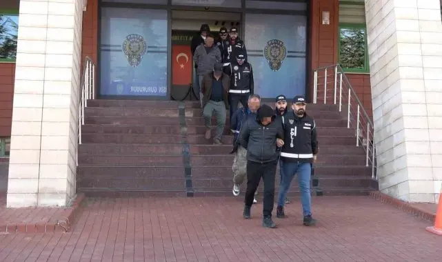 Isparta'da kaçak defineciler adliyeye sevk edildi