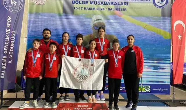 Körfezli yüzücüler Balıkesir'den madalyalarla döndü