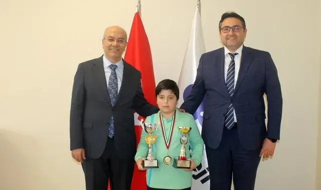 İhlas Koleji öğrencisi Türkiye Beyin Olimpiyatları'nda birinci oldu