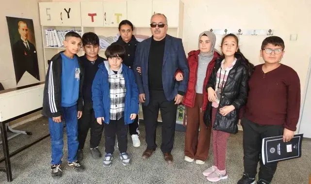 Mezunu olduğu okulda kendisi gibi görme engellilere 40 yıldır öğretmenlik yapıyor
