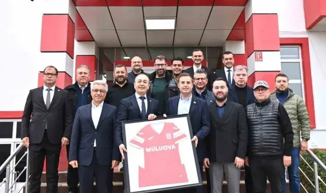 Balıkesir Büyükşehir Belediye Başkanı Ahmet Akın, Balıkesirspor Kulübü'nü ziyaret etti