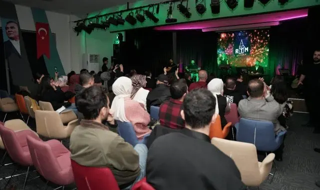 Belediye işçilerinden oluşan 'Ritim Beyoğlu' grubundan etkileyici performans