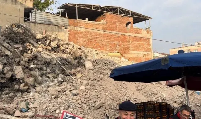 Bursa'da 5 katlı apartman böyle yıkıldı