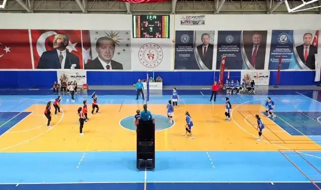 Seydikemer'de yıldız kızlar voleybol ilçe seçmeleri başladı