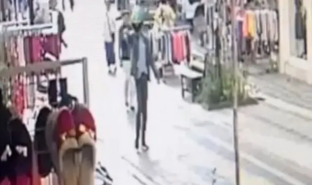Motosiklet kaskıyla sokak ortasında vurdu