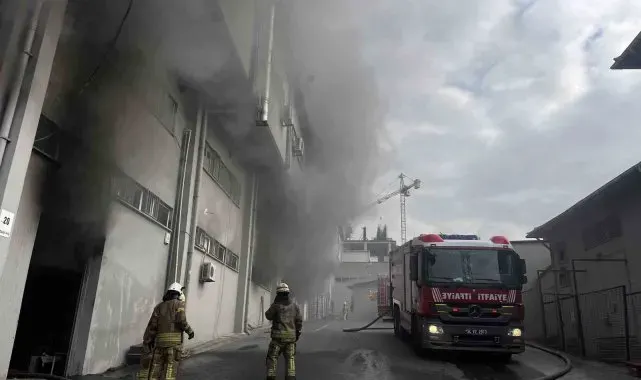 Avcılar'da İş hanında korkutan yangın