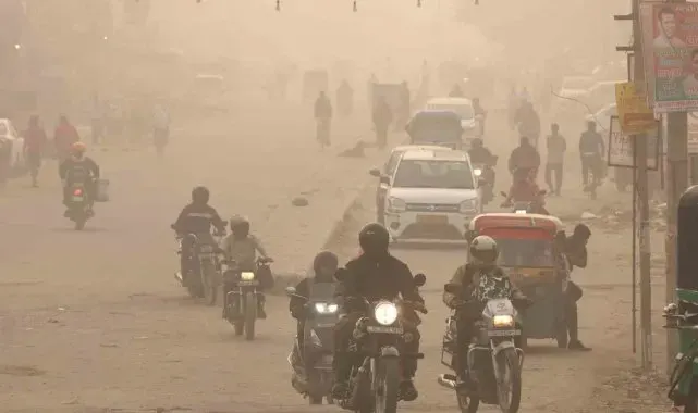 Yeni Delhi'de hava kirliliği nedeniyle okullar kapatıldı