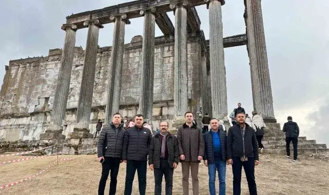 Yargıtay üyesi ve HSK heyeti Çavdarhisar Aizanoi Antik Kenti'ni ziyaret etti