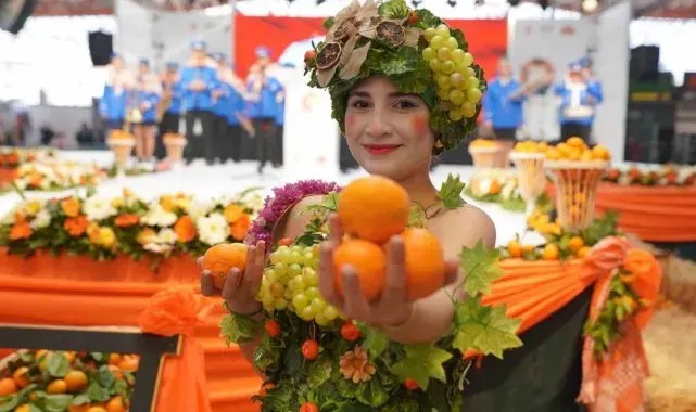 Seferihisar, 24. kez Mandalina Şenliği'nde binleri ağırladı
