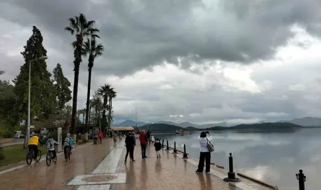 Köyceğizliler yağışların ara vermesiyle Kordon'a akın etti