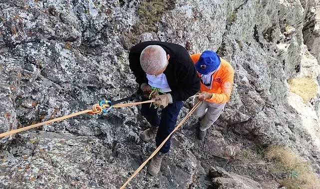 Iğdır'da Tekelti Dağı'nda mahsur kalan dağcı kurtarıldı