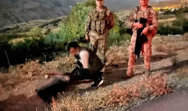 Şırnak'ta kızıl akbaba doğal yaşam alanına bırakıldı