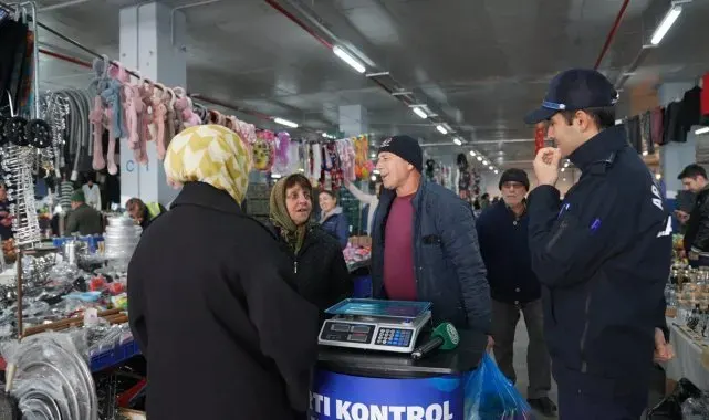 Arnavutköy'de zabıta ekiplerinden pazar alanlarında denetmi
