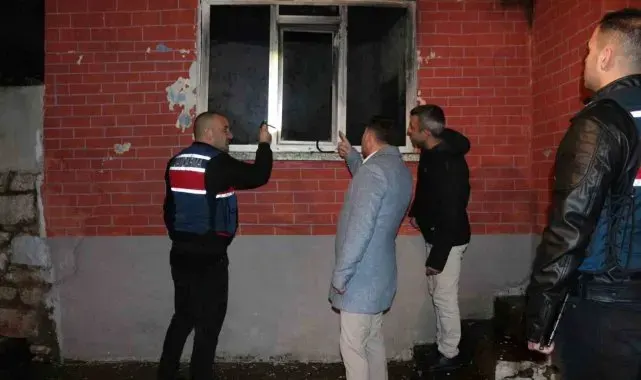 Çanakkale'deki yangında 3 ev zarar gördü