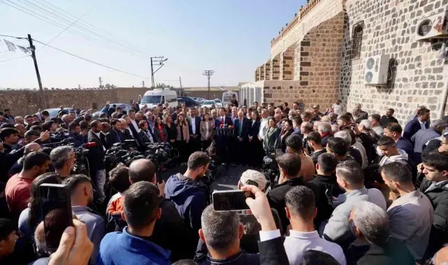 İmamoğlu'ndan DEM'li Ahmet Türk'e destek ziyareti