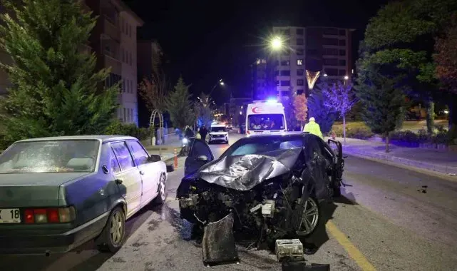 Alkollü sürücü 4 araca çarparak durabildi, ortalık savaş alanına döndü