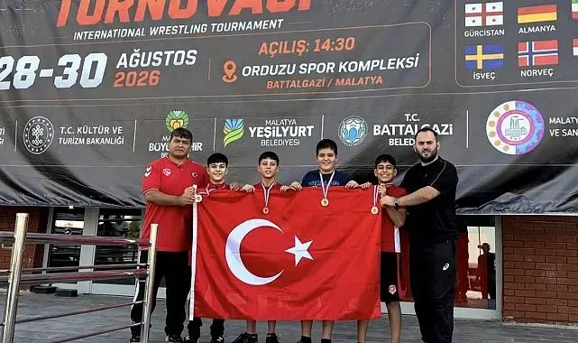 Yunusemre'nin güreşçileri Malatya'dan madalyalarla döndü