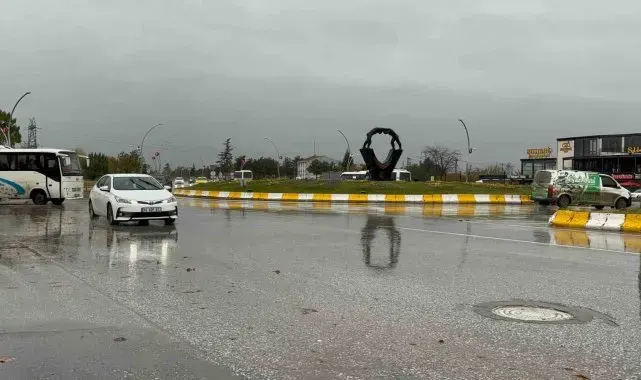 Edirne'de sağanak yağış etkili oluyor