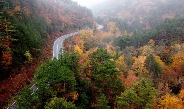 Kazdağları'nın sisler içindeki güz renkleri drone ile görüntülendi