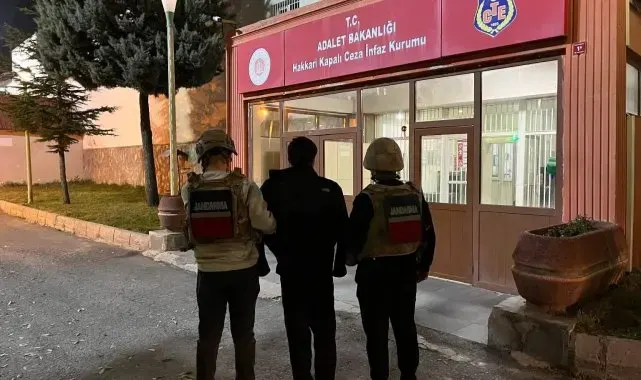 Hakkari'de farklı suçlardan 14 kişi tutuklandı
