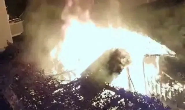 Samsun'da apartman bahçesindeki çardak alev alev yandı
