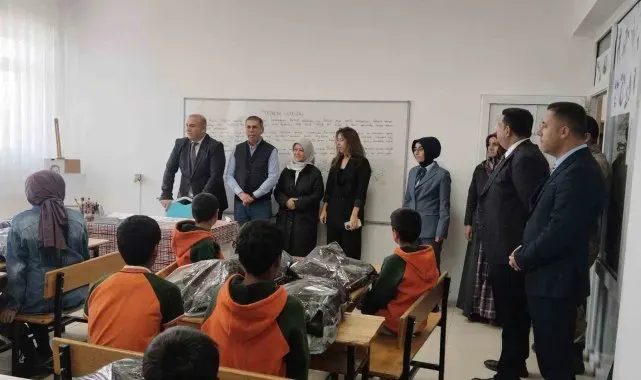 Patnoslu iş insanı Metin Esin'den bin öğrenciye giyim ve oyuncak yardımı