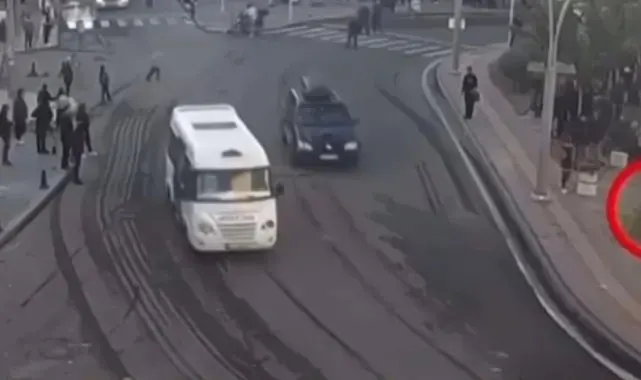Batman'da bir annenin oğlunu terör yandaşlarının arasından çekip aldığı anlar kameraya yansıdı