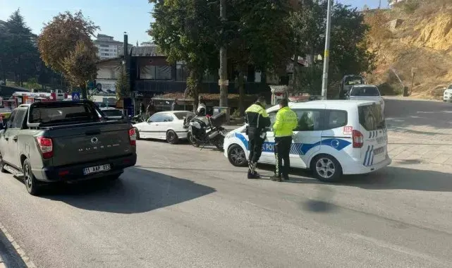 Bilecik'te seyir halinde kontrolden çıkan motosiklet devrilirken, sürücüsü yaralandı