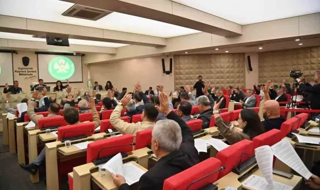 Başkan Zeyrek: "Demokrasilerde halk iradesinin üzerinde bir iradenin varlığına inanmıyoruz"