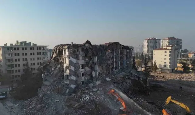 Malatya'da 5 katlı bina korna sesi ile yıkıldı