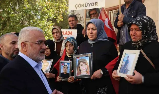HÜDA PAR Genel Başkanı Yapıcıoğlu, evlat nöbetindeki ailelerle görüştü