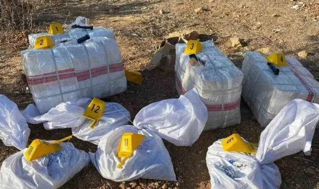 Yol kenarına bırakılan çuvallardan binlerce silah parçası çıktı