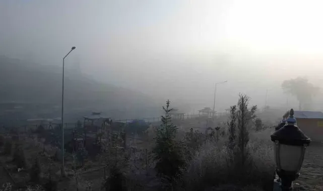 Ardahan'ın üzerini sis tabakası kapladı