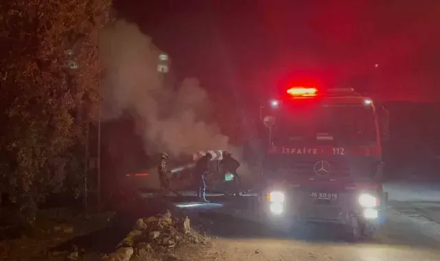 Bursa'da kaza yapan otomobil alev alev yandı