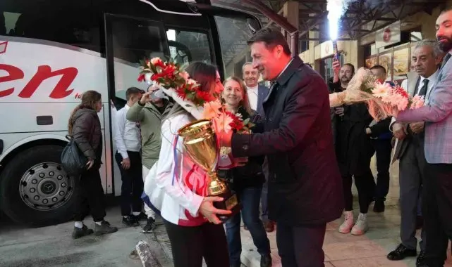 Avrupa şampiyonu Asuman Çığlıoğlu, memleketinde coşkuyla karşılandı