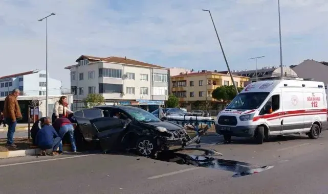 Bandırma'da trafik kazası: 3 yaralı