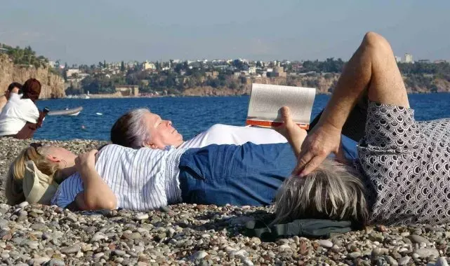 Antalya'da kar manzaralı deniz keyfi