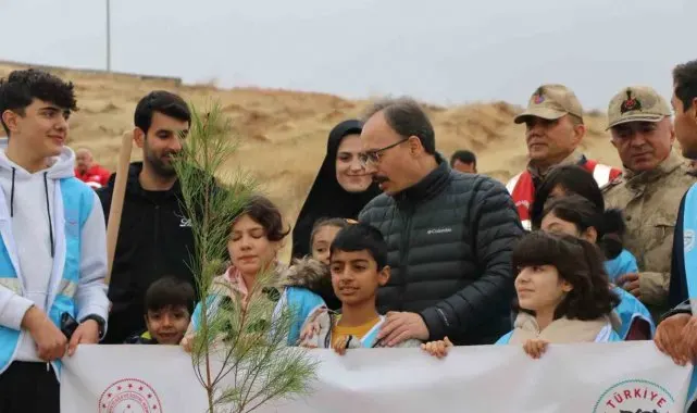 Siirt'te 2 bin 500 fidan toprakla buluştu