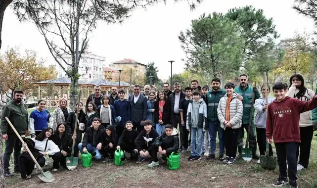 Millet Bahçesi'ne 30 fıstık çamı dikildi