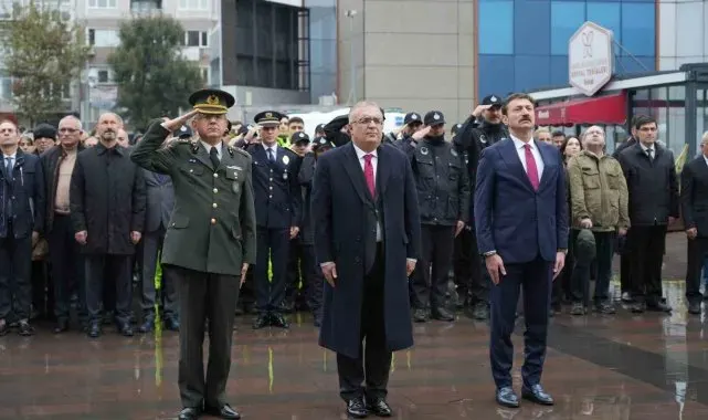 Bahçelievler Belediyesi 10 Kasım'da Atatürk'ü saygıyla andı