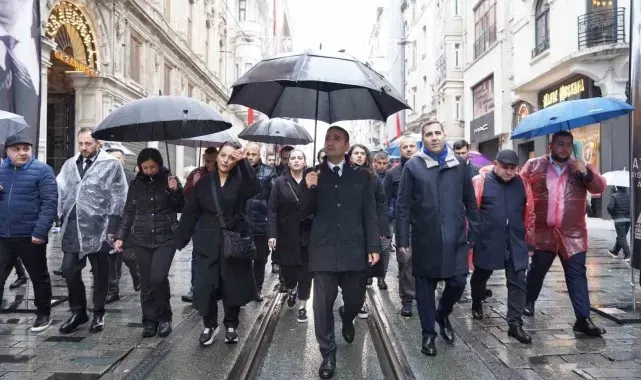 İstiklal Caddesi Atatürk'ün sesi ile yankılandı