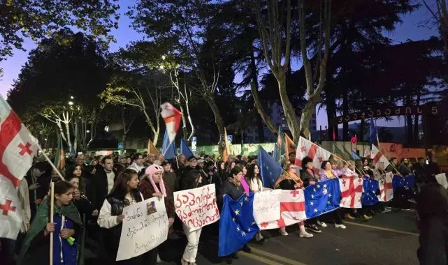 Gürcistan'da muhalefet partilerinden protesto yürüyüşü: "Yeniden seçim istiyoruz"