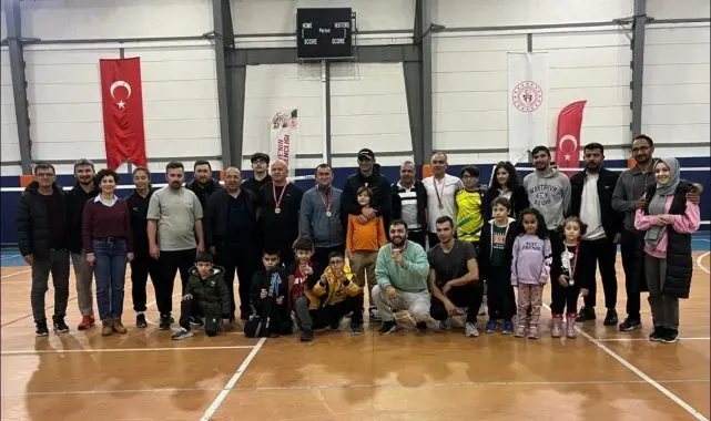 Çaycuma'da Badminton turnuvası düzenlendi