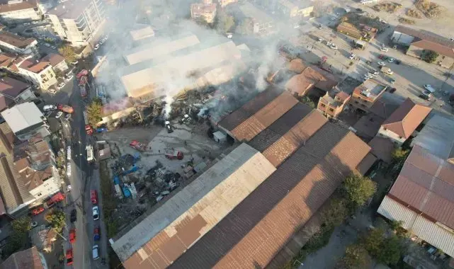 Denizli'de metal fabrikasındaki yangın kontrol altına alındı