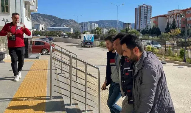 Silahla sokak ortasında eşini vuran şahıs tutuklandı