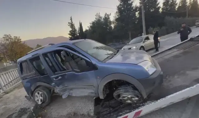 D-650'de hafif ticari araç ile otomobil çarpıştı: 5 yaralı