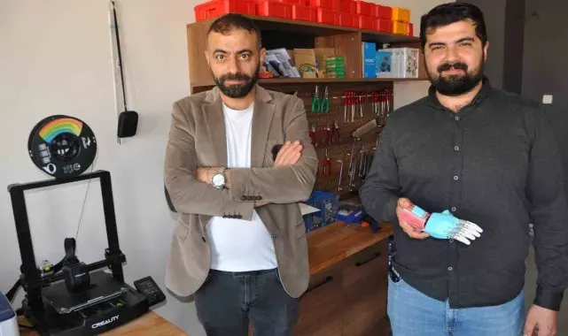 Batman'da dağ eteğindeki lisede üç boyutlu baskıyla protez el yapıldı
