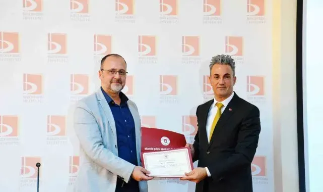 Üniversiteli öğrencilerine tarım hakkında bilgi verdi