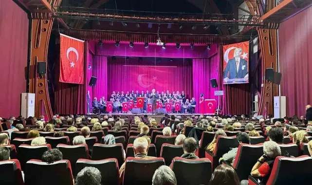 Büyükşehir 100 yaş evi üyelerinden 'Ata'ya Saygı' konseri