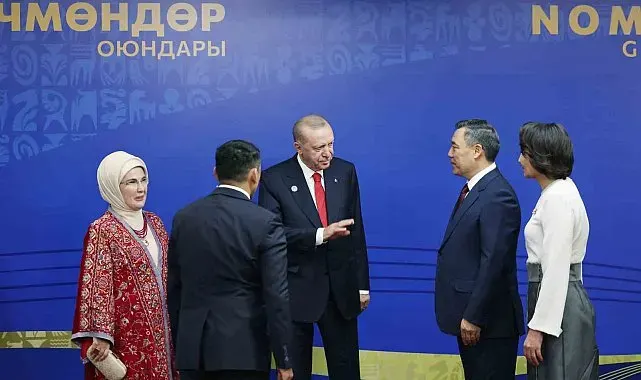 Cumhurbaşkanı Erdoğan, Bişkek Arena'da Kırgız mevkidaşı Caparov tarafından karşılandı